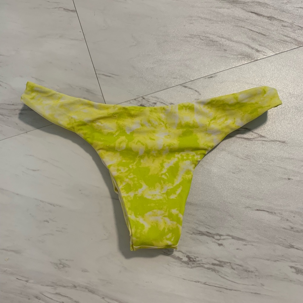 MIKOH Swimwear Bottoms. Size Medium.